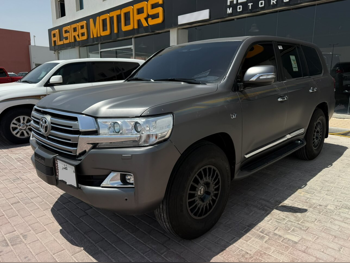 Toyota  Land Cruiser  VXR  2020  Automatic  257,000 Km  8 Cylinder  Four Wheel Drive (4WD)  SUV  Gray