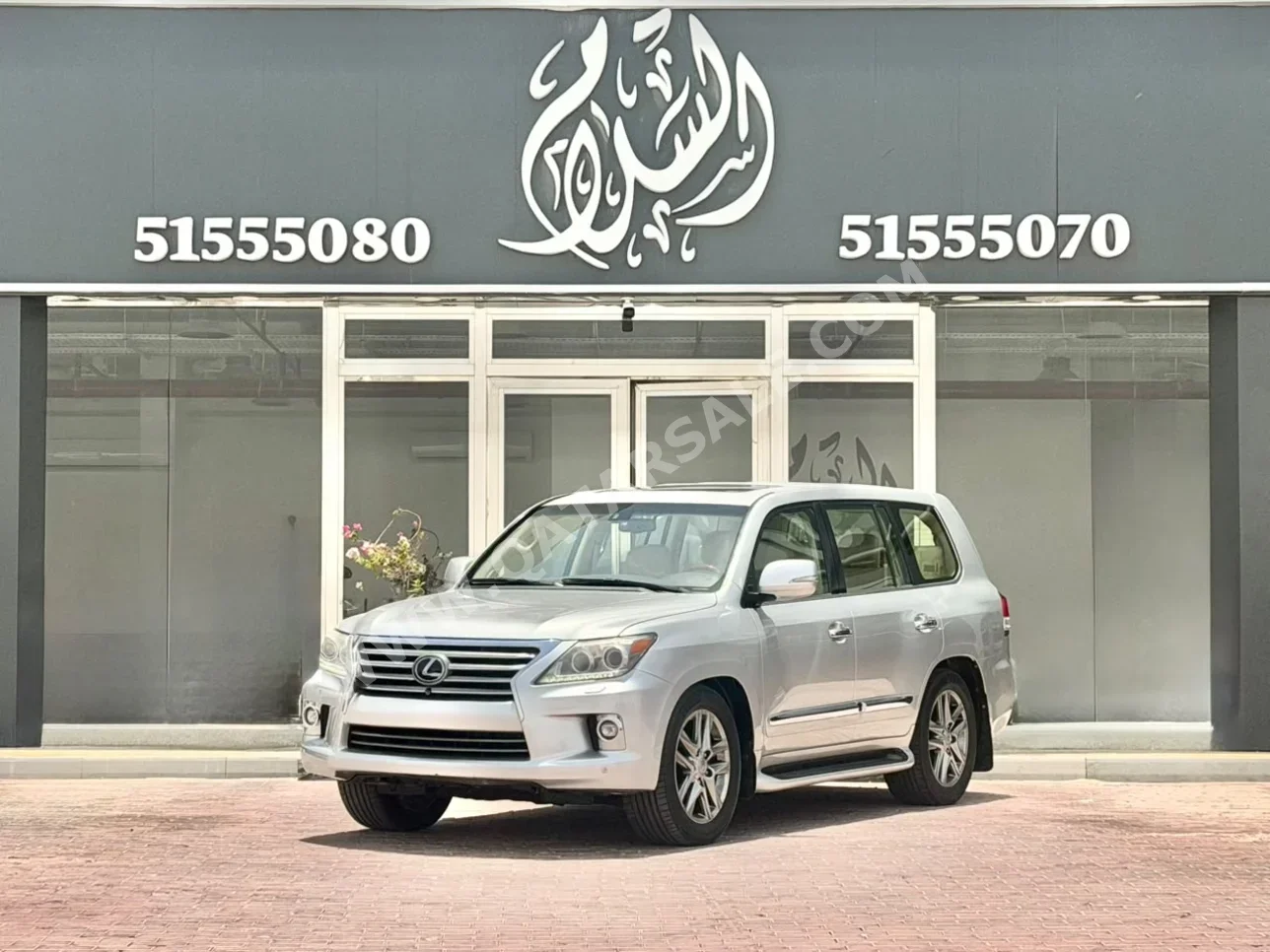 لكزس ال اكس 570 2012 اوتوماتيك 334,000 كم 8 سلندر دفع رباعي اس يو في فضي