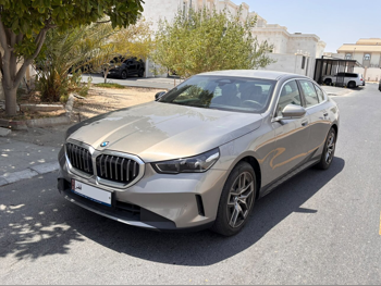 BMW 5-Series 520i 2025 Automatic 5,000 Km 4 Cylinder Rear Wheel Drive (RWD) Sedan Gray With Warranty