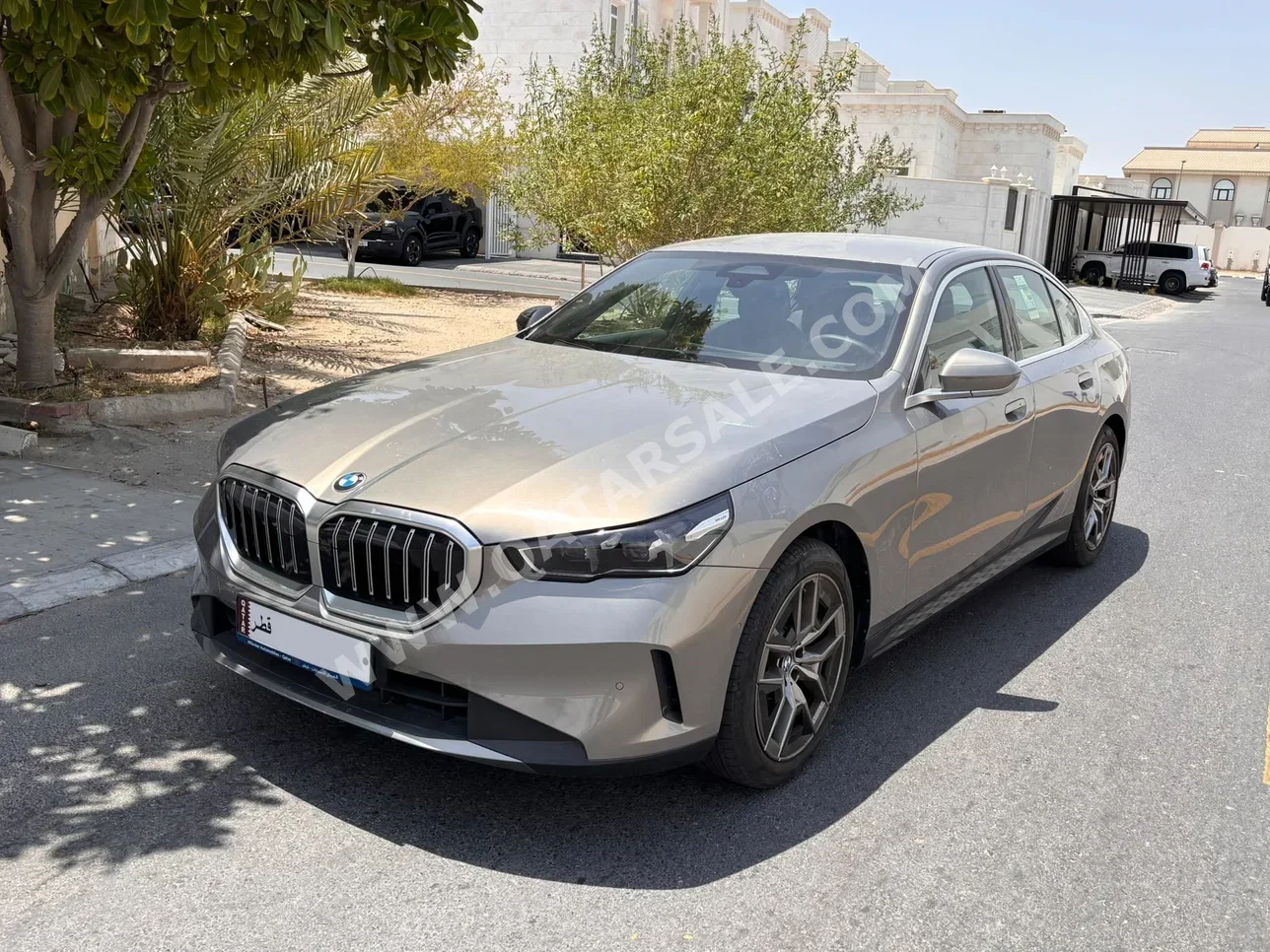 بي ام دبليو  الفئة - الخامسة  520i  2025  اوتوماتيك  5,000 كم  4 سلندر  دفع خلفي  سيدان  رمادي  تحت الضمان