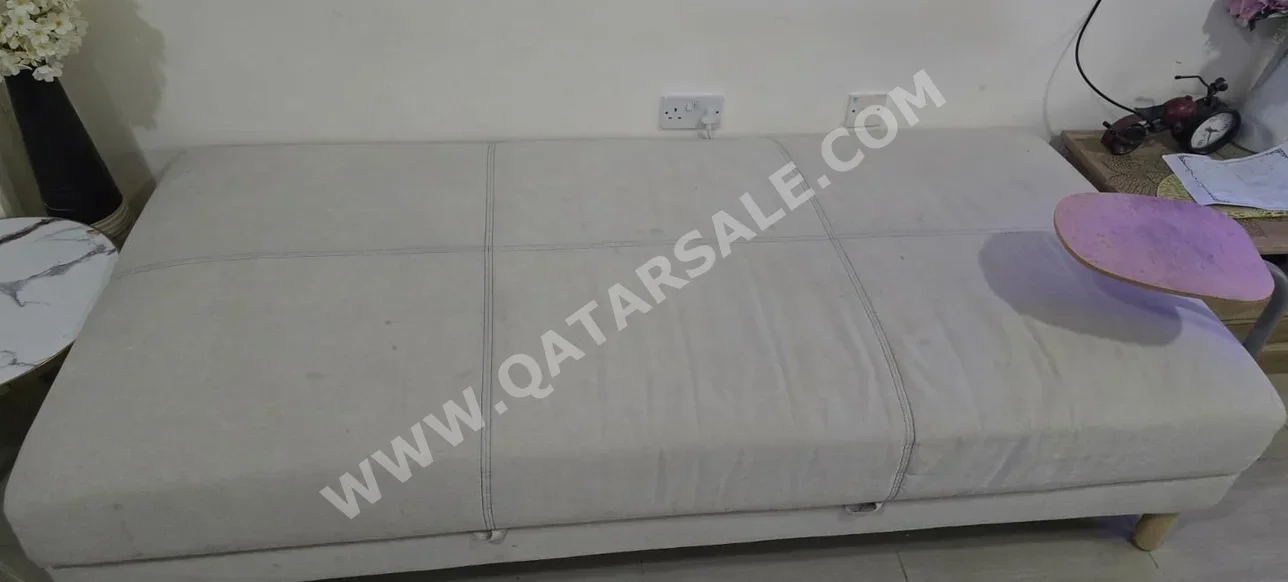 الأرائك والكنب والكراسي - اللون البيج