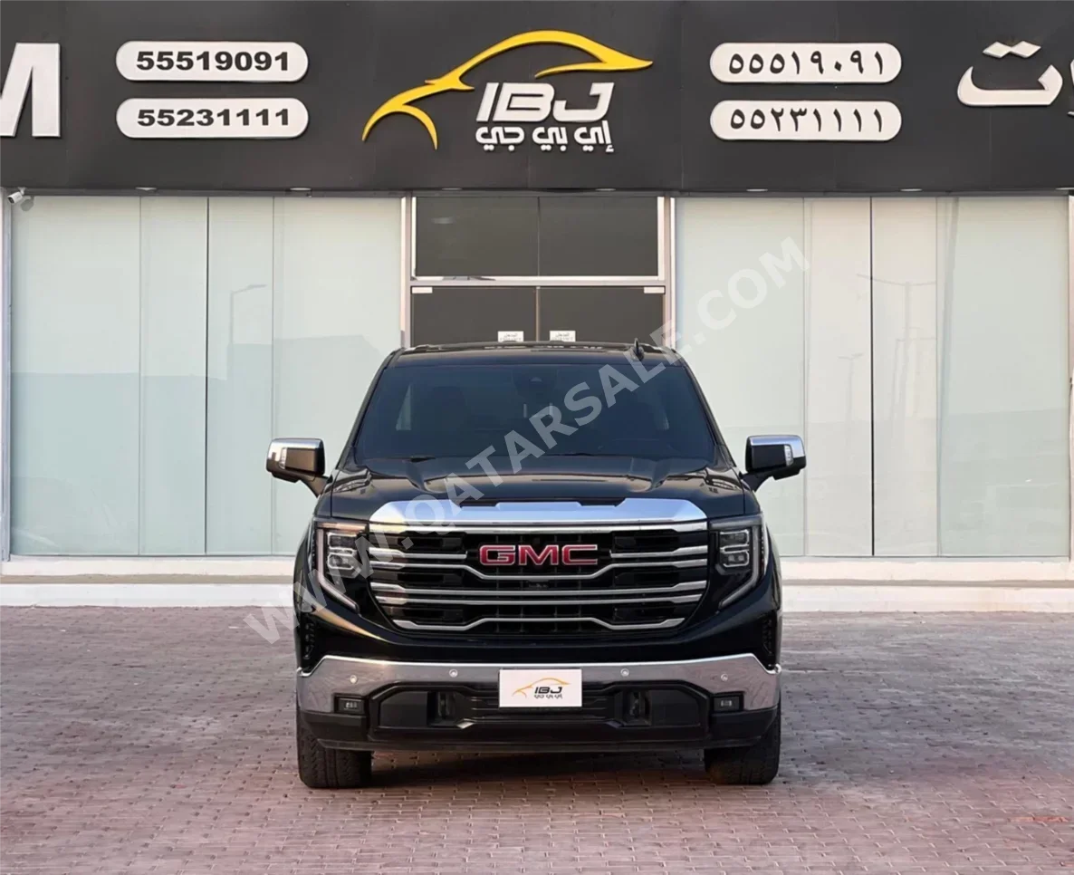 جي ام سي سييرا 1500 2023 اوتوماتيك 37,000 كم 8 سلندر دفع رباعي بيكب أسود