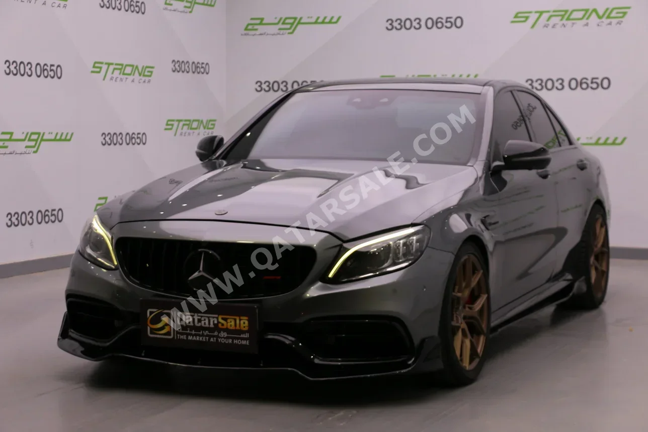 مرسيدس - بنز اس - كلاس 63 AMG 2019 اوتوماتيك 128,000 كم 8 سلندر دفع خلفي سيدان رمادي