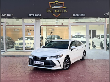 Toyota Avalon XLE 2020 Automatic 74,000 Km 6 Cylinder Front Wheel Drive (FWD) Sedan White