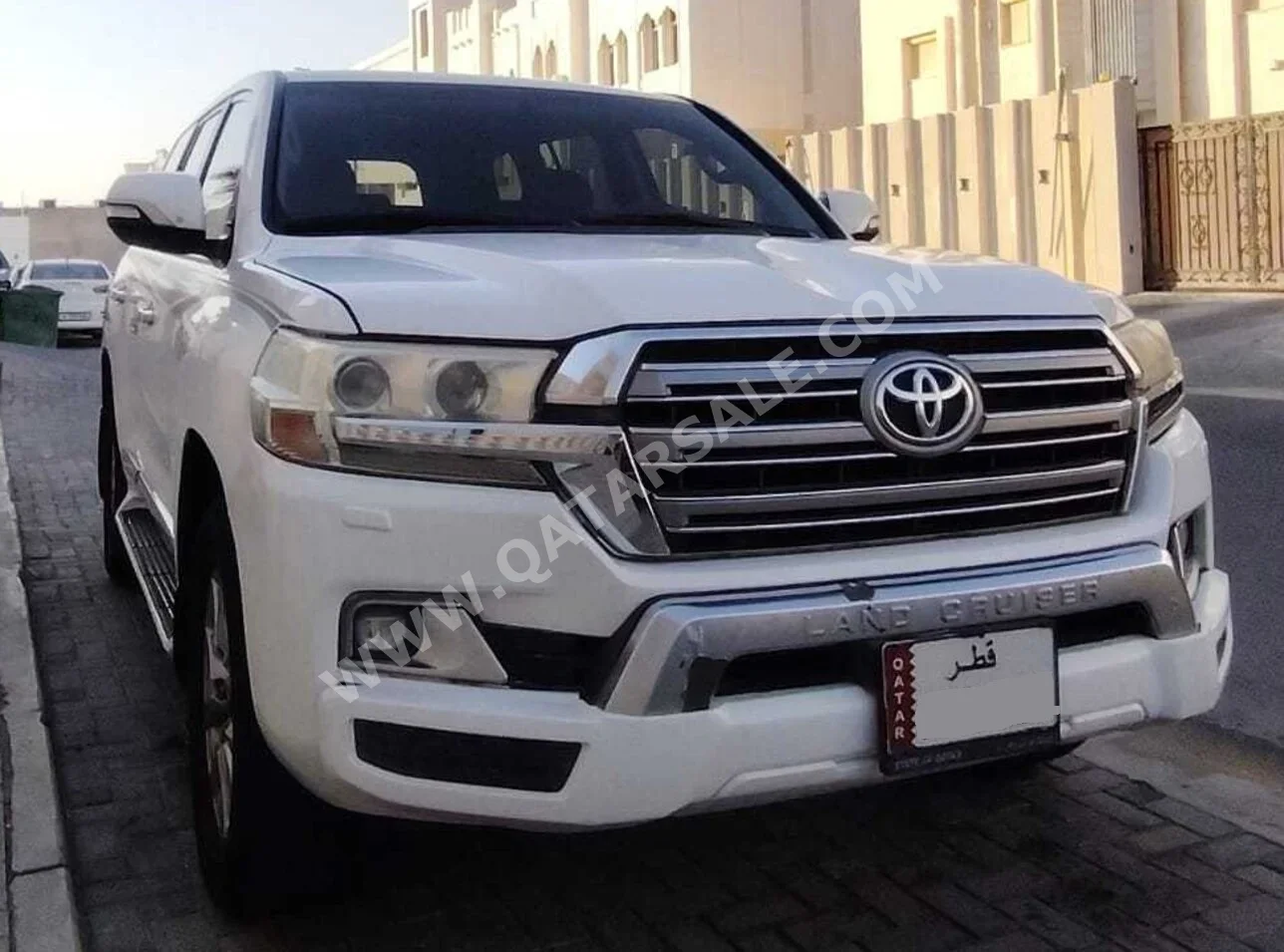تويوتا لاند كروزر جي اكس ار 2018 اوتوماتيك 238,000 كم 8 سلندر دفع رباعي اس يو في أبيض
