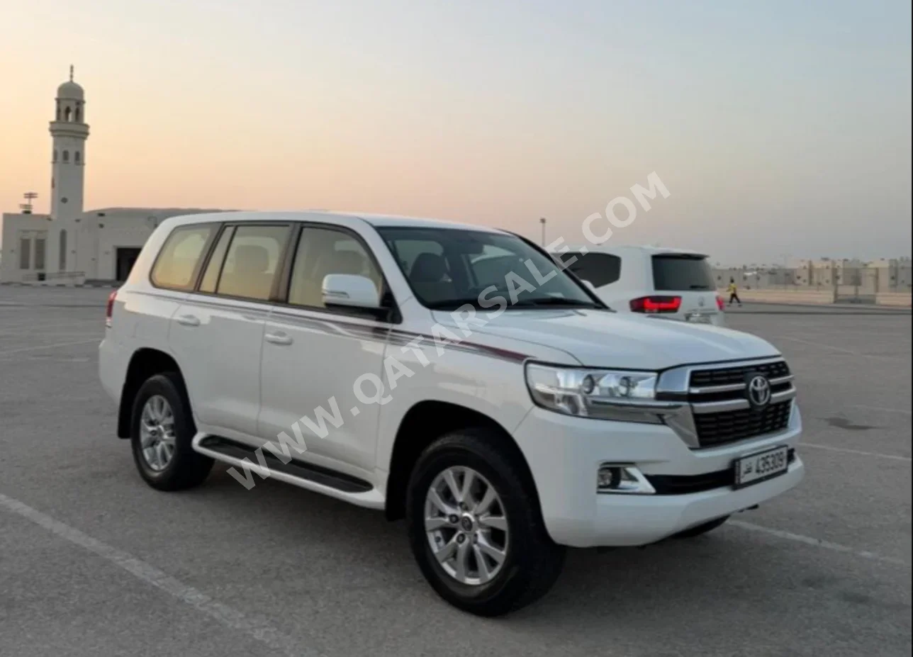 Toyota Land Cruiser GXR 2018 Automatic 188,000 Km 6 Cylinder Four Wheel Drive (4WD) SUV White