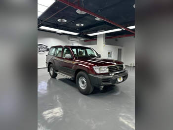 Toyota  Land Cruiser  GXR  2002  Manual  320,000 Km  6 Cylinder  Four Wheel Drive (4WD)  SUV  Red
