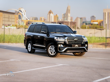Toyota  Land Cruiser  GXR Black Edition  2018  Automatic  147,800 Km  8 Cylinder  Four Wheel Drive (4WD)  SUV  Black