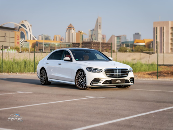 Mercedes-Benz S-Class 580 2024 Automatic 3,900 Km 8 Cylinder Rear Wheel Drive (RWD) Sedan White