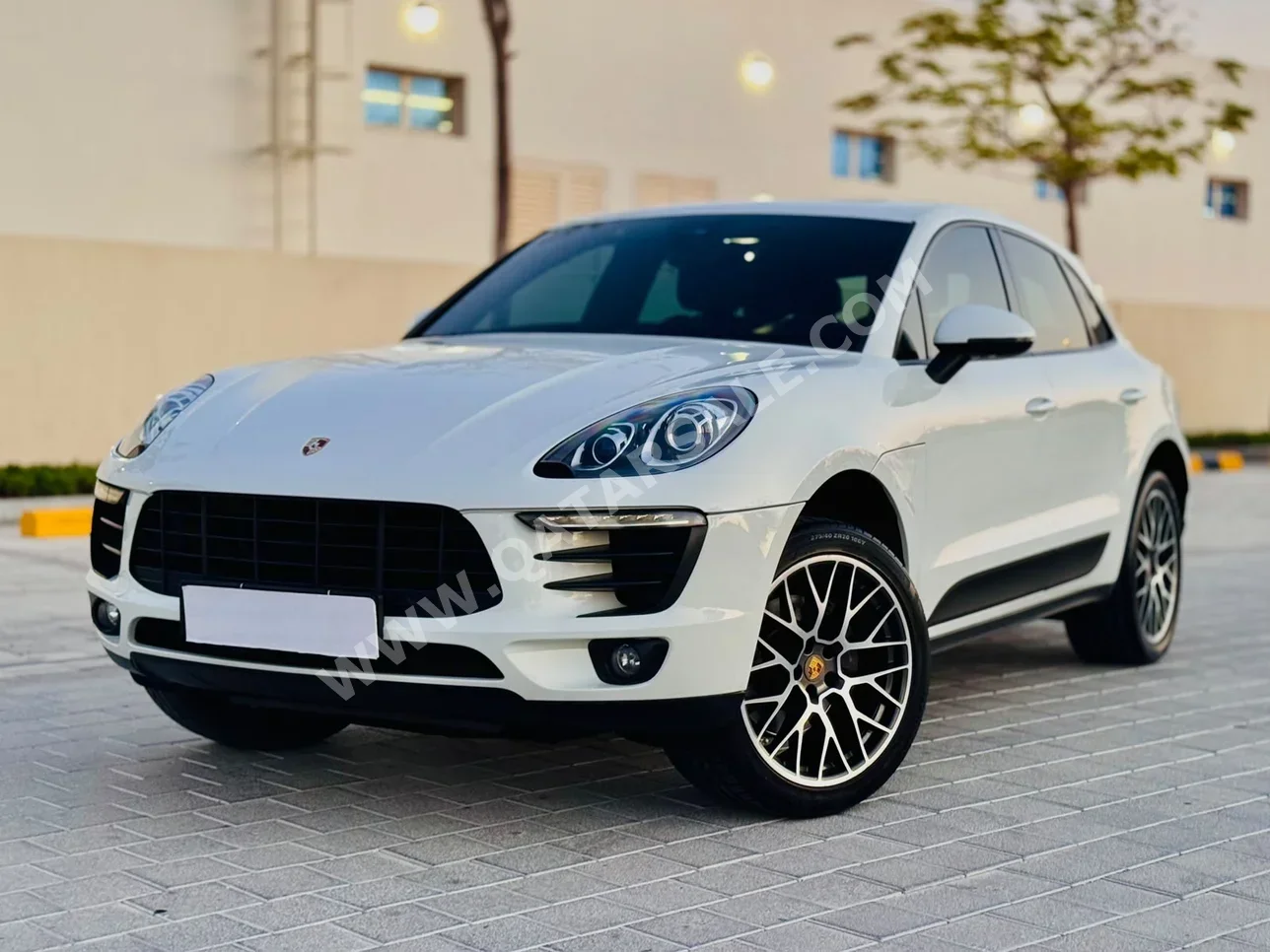 بورش ماكان 2018 اوتوماتيك 108,000 كم 6 سلندر دفع رباعي اس يو في أبيض
