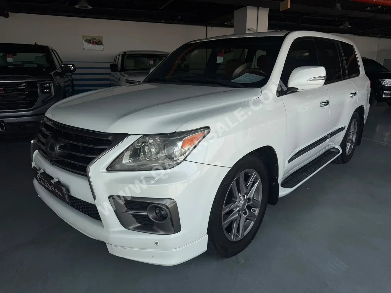 Lexus LX 570 S 2014 Automatic 351,000 Km 8 Cylinder Four Wheel Drive (4WD) SUV White