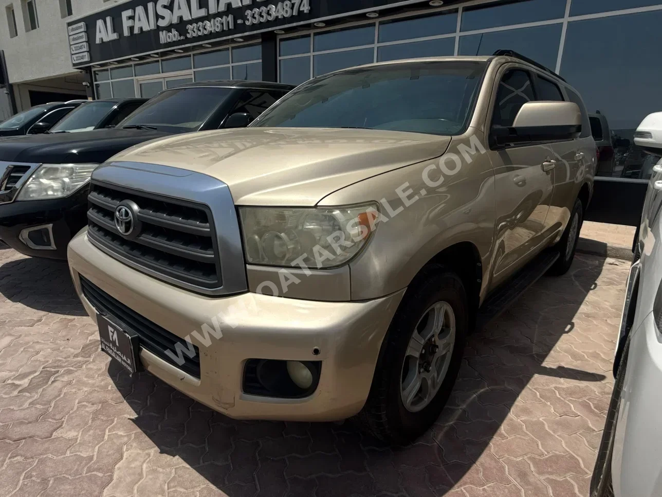 Toyota Sequoia SR5 2011 Automatic 391,000 Km 8 Cylinder Four Wheel Drive (4WD) SUV Gold