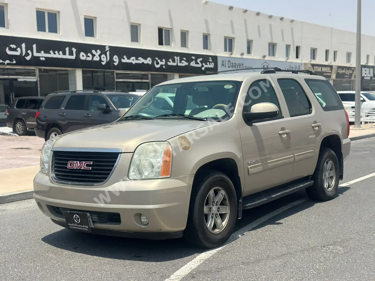 GMC Yukon 2012 Automatic 346,000 Km 8 Cylinder Four Wheel Drive (4WD) SUV Gold