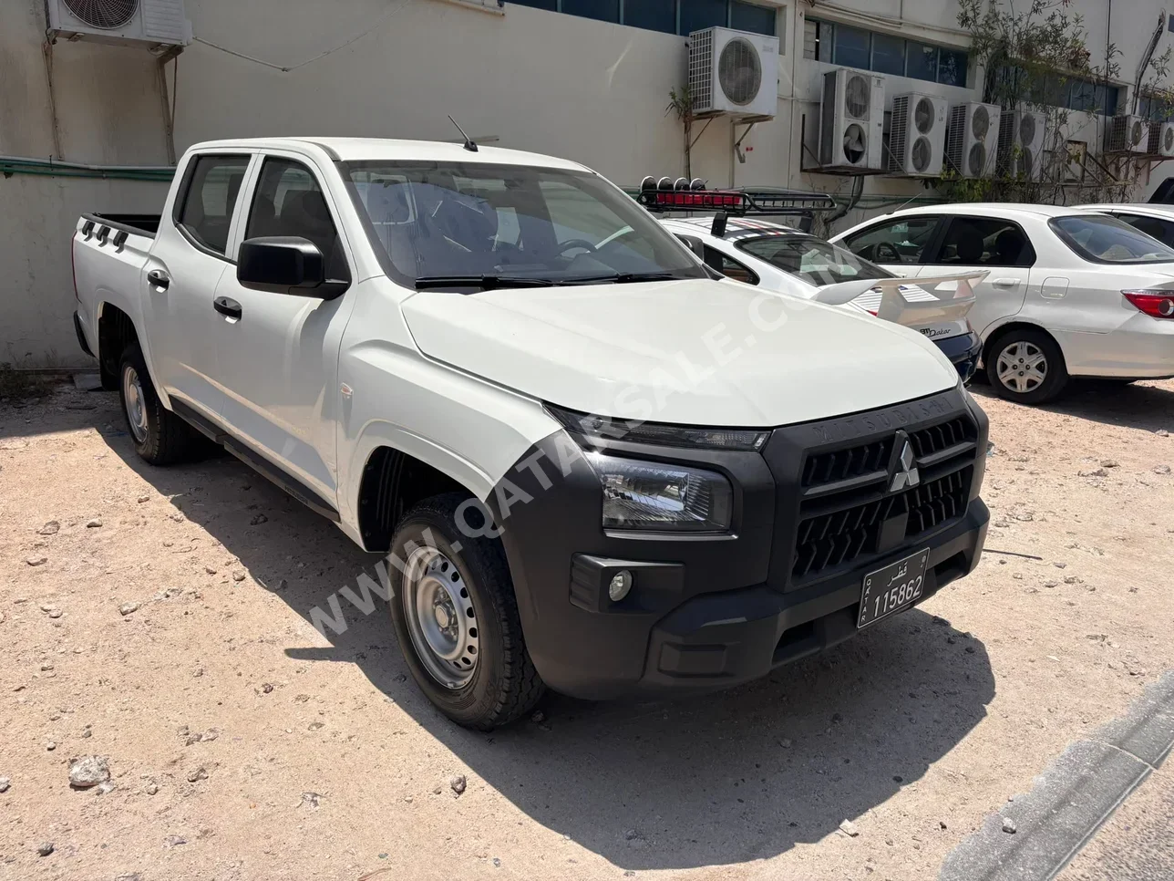 ميتسوبيشي ال 200 2024 عادي 39,000 كم 4 سلندر دفع خلفي بيكب أبيض