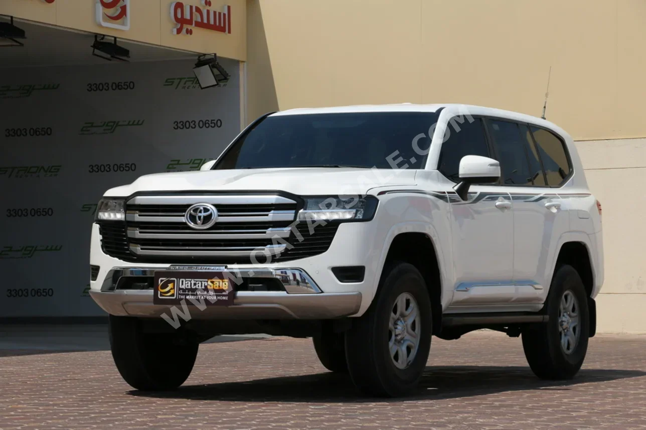 Toyota Land Cruiser GXR 2022 Automatic 200,000 Km 6 Cylinder Four Wheel Drive (4WD) SUV White