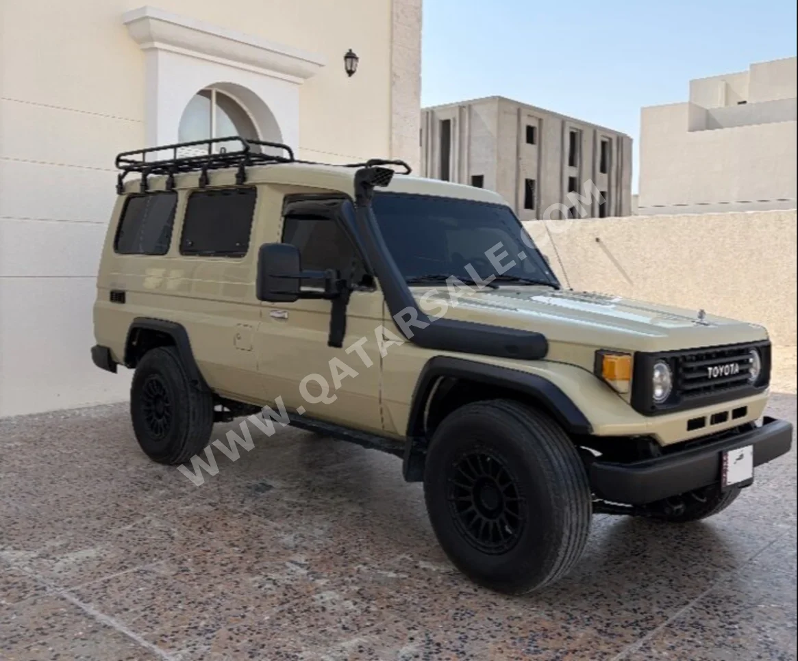 Toyota Land Cruiser Hard Top 1994 Manual 37,000 Km 6 Cylinder Four Wheel Drive (4WD) SUV Beige