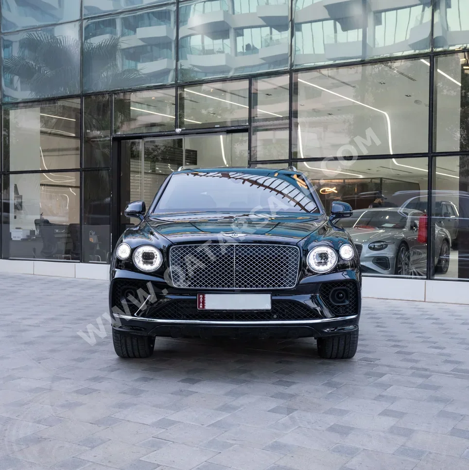 Bentley  Bentayga  2023  Automatic  17,200 Km  8 Cylinder  Four Wheel Drive (4WD)  SUV  Black  With Warranty