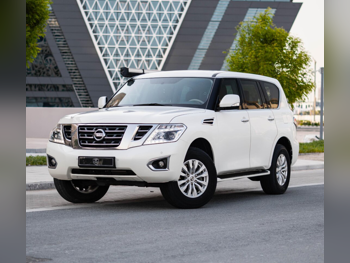 Nissan  Patrol  SE  2018  Automatic  75,000 Km  8 Cylinder  Four Wheel Drive (4WD)  SUV  White and Black  With Warranty
