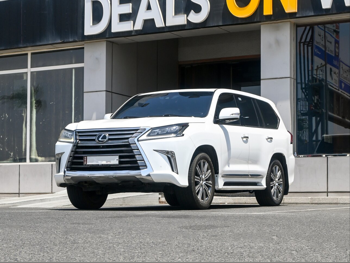 Lexus  LX  570  2016  Automatic  176,000 Km  8 Cylinder  Four Wheel Drive (4WD)  SUV  White