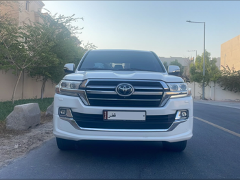 Toyota Land Cruiser VXR 2019 Automatic 230,000 Km 8 Cylinder Four Wheel Drive (4WD) SUV White