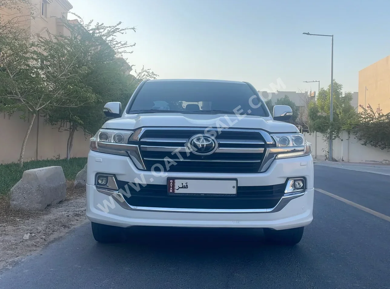Toyota Land Cruiser VXR 2019 Automatic 230,000 Km 8 Cylinder Four Wheel Drive (4WD) SUV White