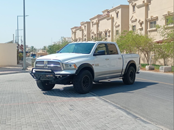 Dodge  Ram  laramie  2014  Automatic  280,000 Km  8 Cylinder  Four Wheel Drive (4WD)  Pick Up  White