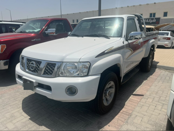 نيسان  باترول  اس جي ال  2014  عادي  600,000 كم  6 سلندر  دفع رباعي  بيكب  أبيض