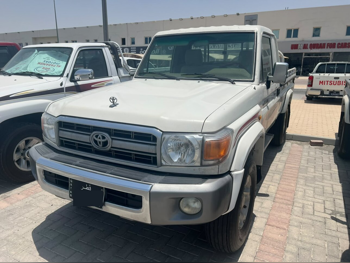 تويوتا  لاند كروزر  ال اكس  2007  عادي  530,000 كم  6 سلندر  دفع رباعي  بيكب  أبيض