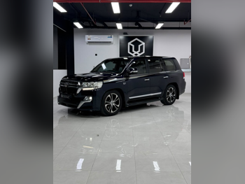 Toyota Land Cruiser VXR- Grand Touring S 2016 Automatic 280,000 Km 8 Cylinder Four Wheel Drive (4WD) SUV Black