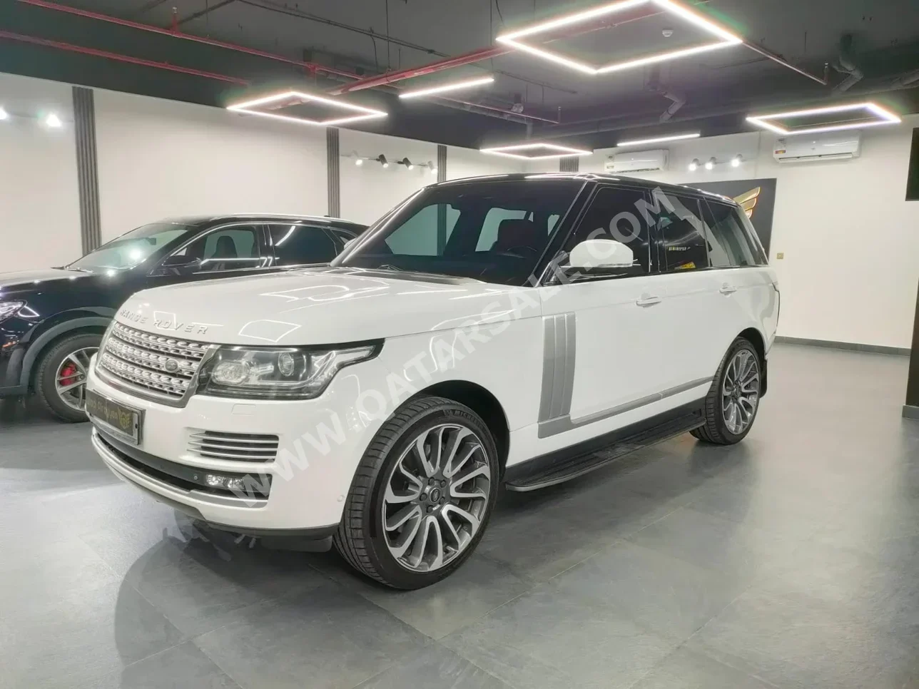 Land Rover  Range Rover  Vogue  Autobiography  2015  Automatic  72,000 Km  8 Cylinder  Four Wheel Drive (4WD)  SUV  White