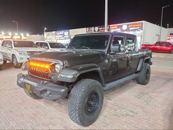 Jeep  Gladiator  Overland  2020  Automatic  107,000 Km  6 Cylinder  Four Wheel Drive (4WD)  Pick Up  Gray