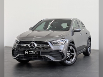 Mercedes-Benz  GLA  200  2022  Automatic  73,822 Km  4 Cylinder  All Wheel Drive (AWD)  SUV  Gray  With Warranty
