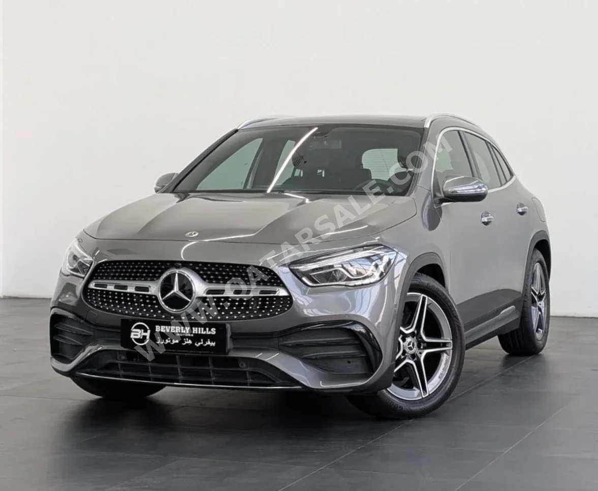 Mercedes-Benz GLA 200 2022 Automatic 73,822 Km 4 Cylinder All Wheel Drive (AWD) SUV Gray With Warranty