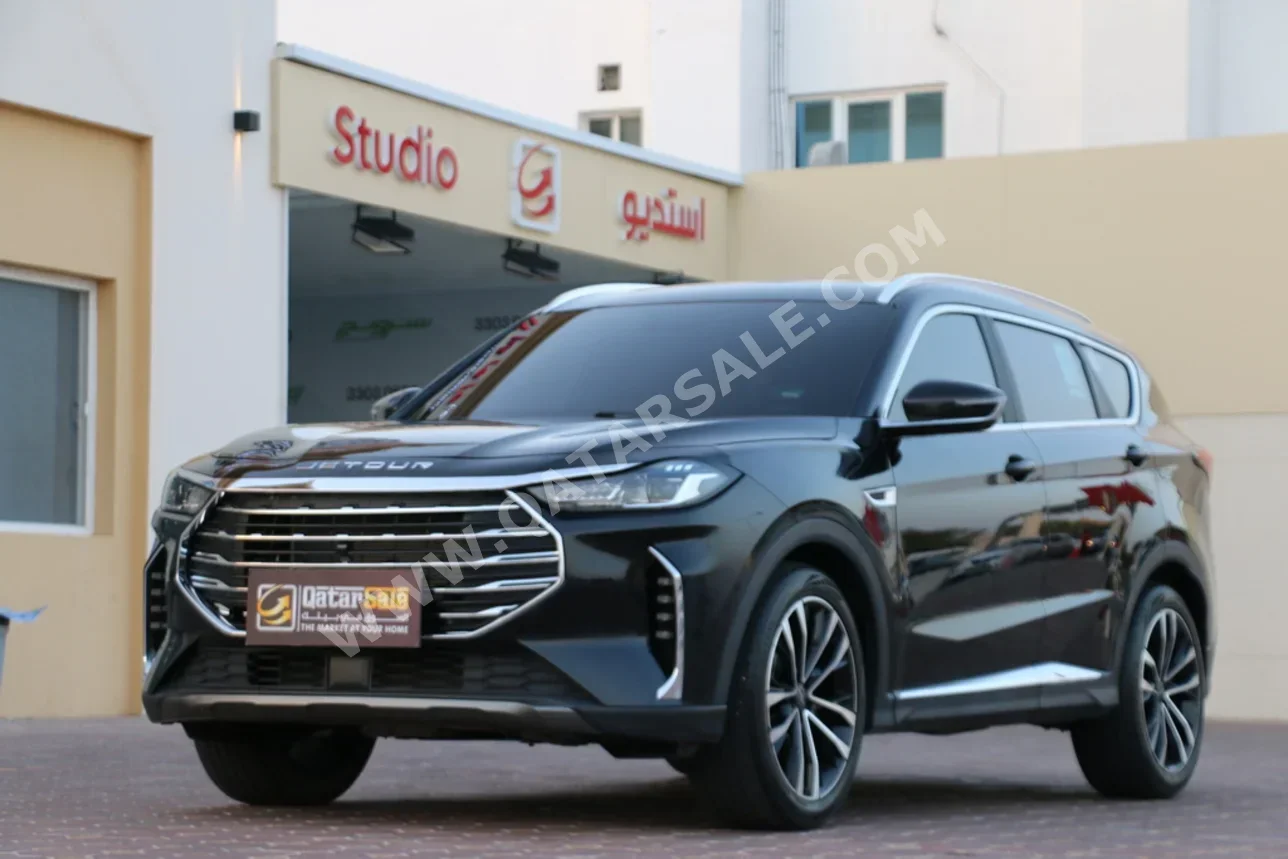 Jetour X70 Plus Luxury 2024 Automatic 30,000 Km 4 Cylinder Four Wheel Drive (4WD) SUV Black