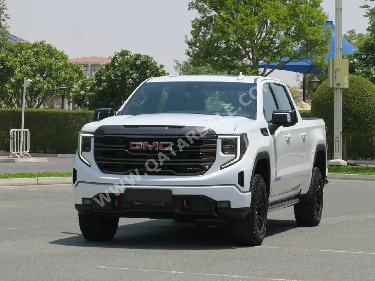 GMC Sierra AT4 X 2022 Automatic 89,000 Km 8 Cylinder Four Wheel Drive (4WD) SUV White With Warranty
