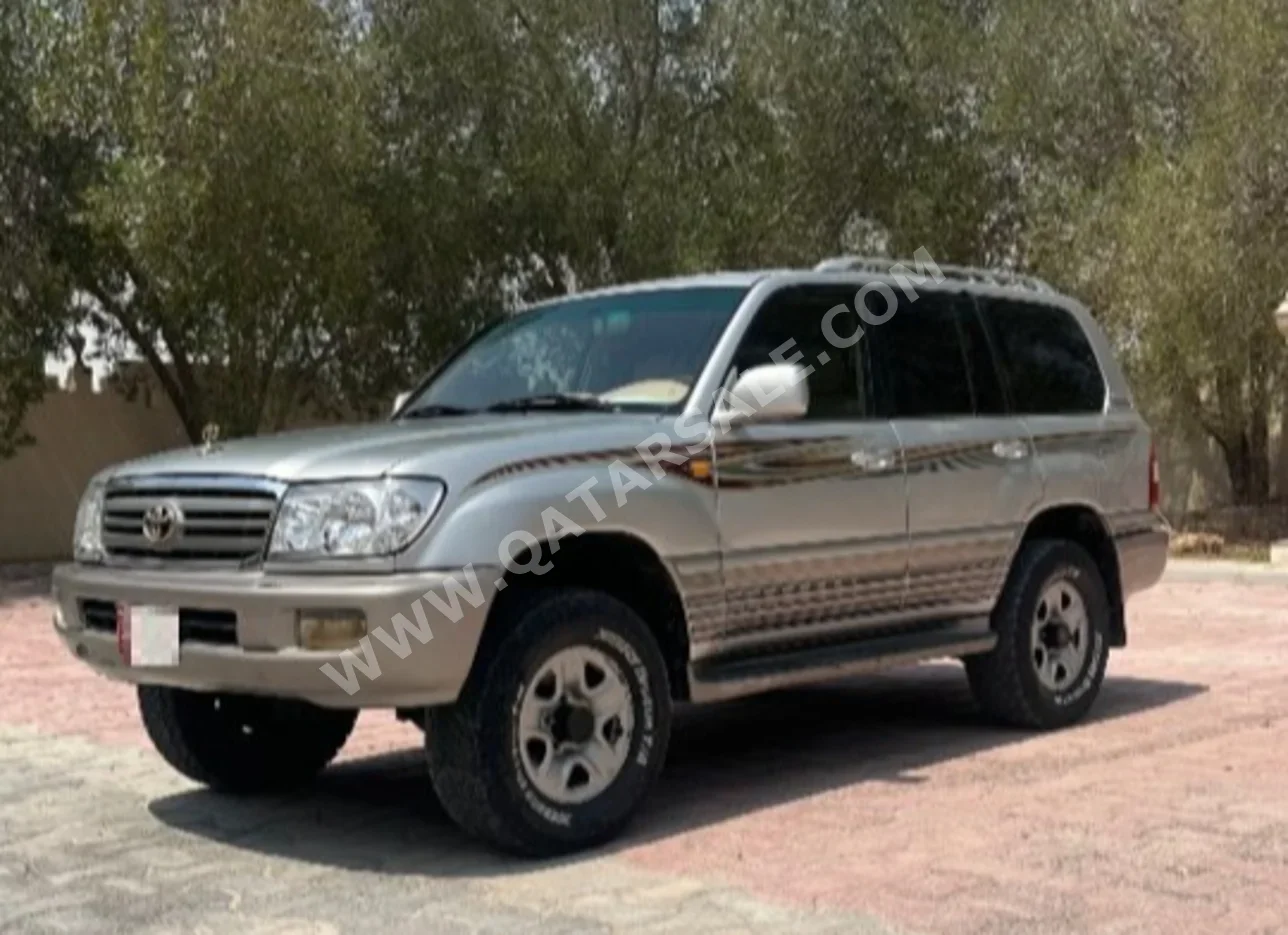 Toyota  Land Cruiser  GXR  2007  Automatic  300,000 Km  6 Cylinder  Four Wheel Drive (4WD)  SUV  Silver