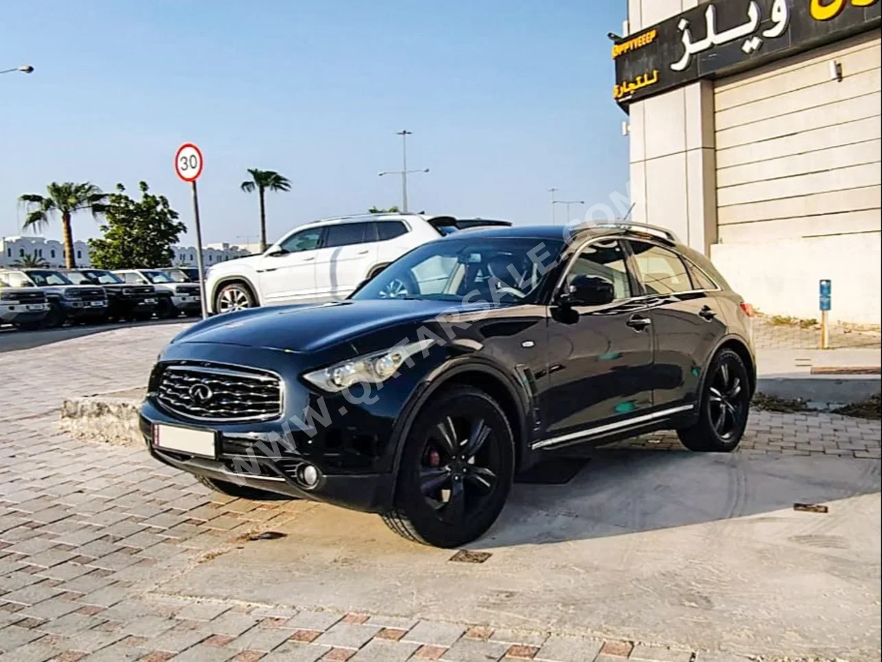 Infiniti  FX  35  2011  Automatic  124,000 Km  6 Cylinder  All Wheel Drive (AWD)  SUV  Black