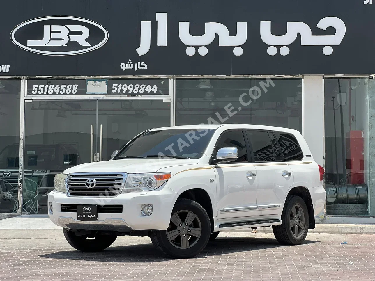 Toyota  Land Cruiser  VXR  2015  Automatic  240,000 Km  8 Cylinder  Four Wheel Drive (4WD)  SUV  White