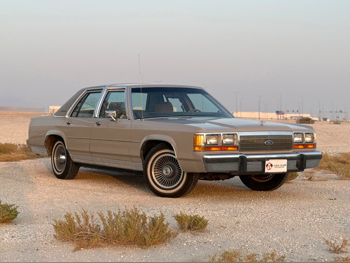 Ford Crown Victoria 1988 Automatic 40,000 Km 8 Cylinder Front Wheel Drive (FWD) Classic Brown
