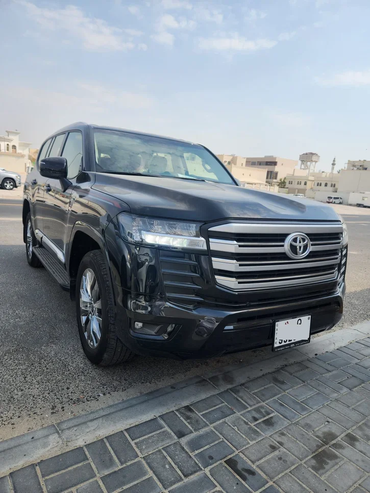 Toyota Land Cruiser GXR 2026 Automatic 4,500 Km 6 Cylinder Four Wheel Drive (4WD) SUV Black With Warranty — image 1