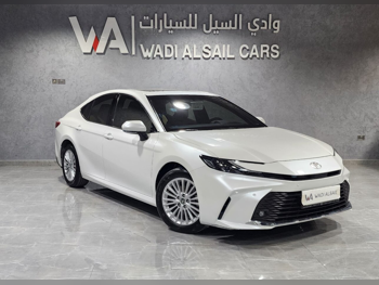 Toyota  Camry  LE  2025  Automatic  13,000 Km  4 Cylinder  Front Wheel Drive (FWD)  Sedan  White  With Warranty