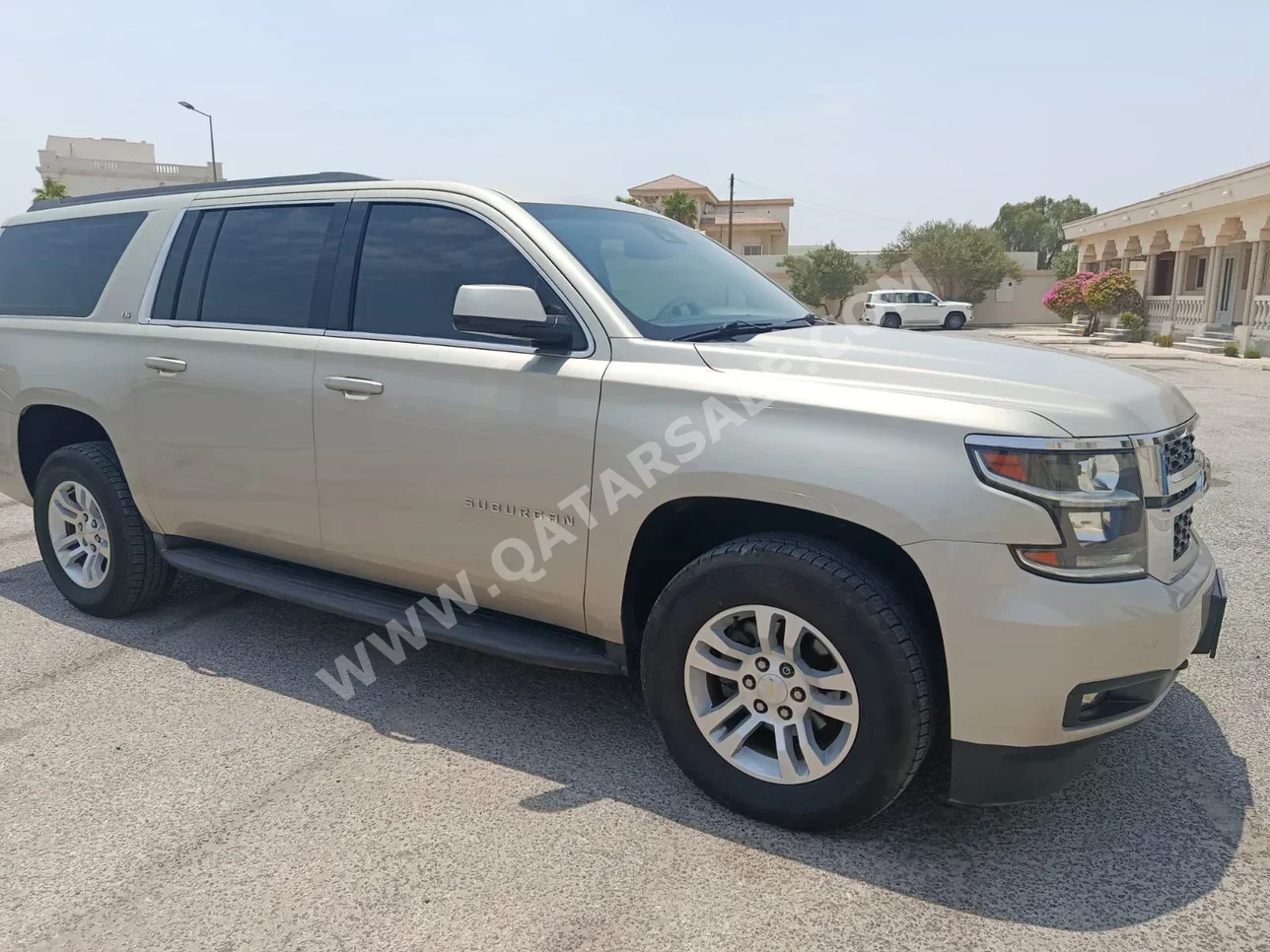Chevrolet  Suburban  LT  2016  Automatic  160,000 Km  8 Cylinder  Four Wheel Drive (4WD)  SUV  Gold