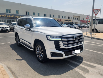 Toyota  Land Cruiser  VX HEV  2025  Automatic  7,000 Km  6 Cylinder  Four Wheel Drive (4WD)  SUV  White  With Warranty
