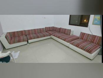 الأرائك والكنب والكراسي شكل L
