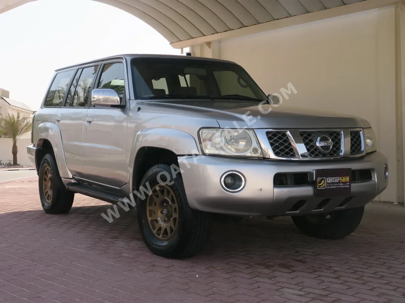 Nissan Patrol Safari 2006 Automatic 206,000 Km 6 Cylinder Four Wheel Drive (4WD) SUV Gray