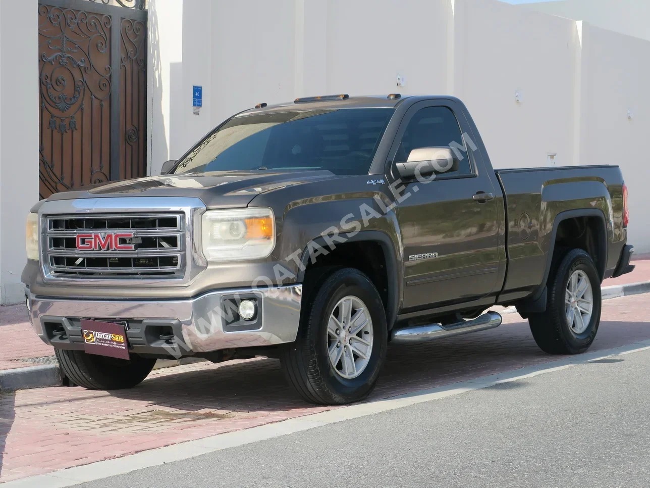 GMC  Sierra  1500  2014  Automatic  172,000 Km  8 Cylinder  Four Wheel Drive (4WD)  Pick Up  Brown