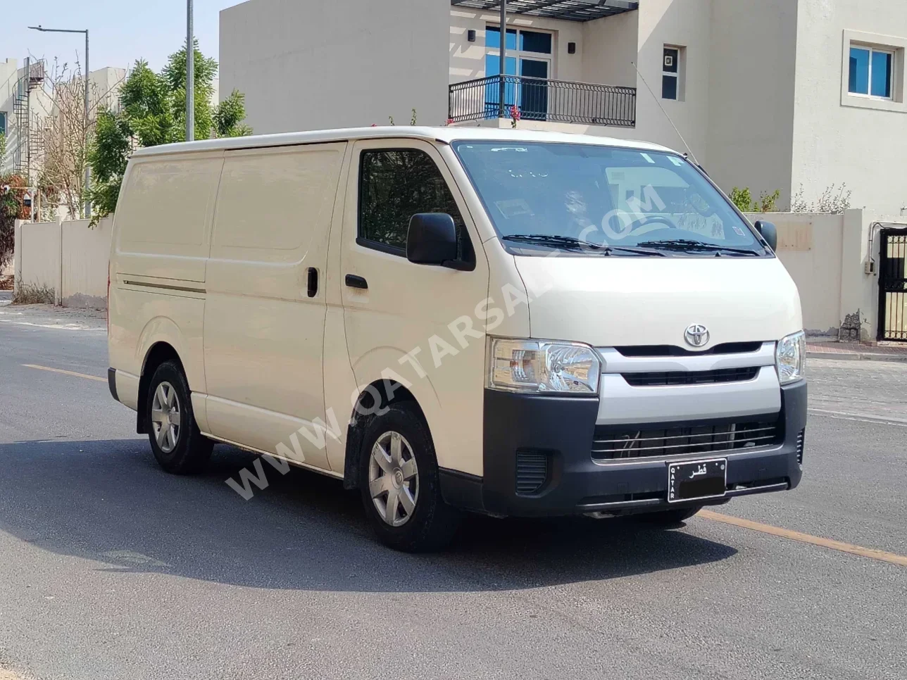 Toyota Hiace 2022 Manual 75,000 Km 4 Cylinder Rear Wheel Drive (RWD) Van / Bus White