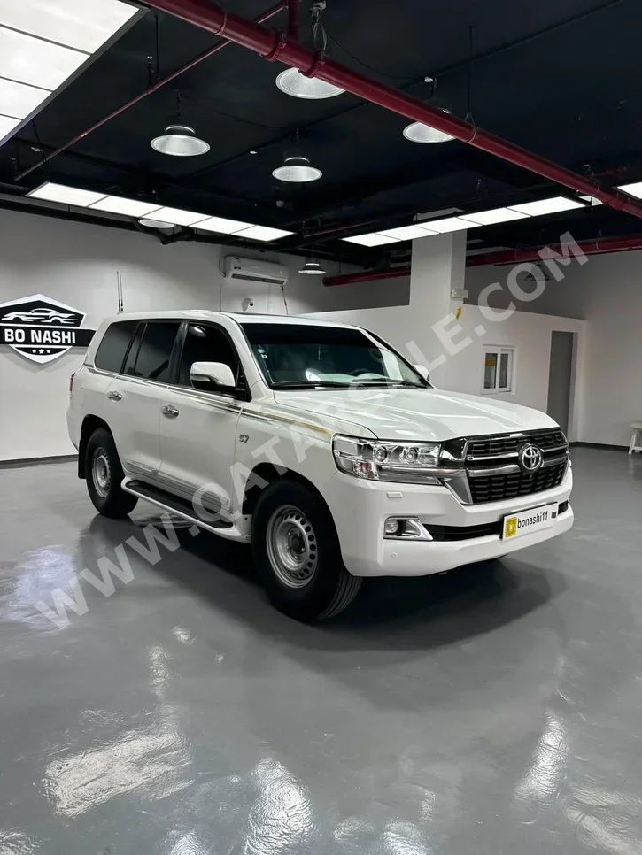 Toyota Land Cruiser VXR 2019 Automatic 356,000 Km 8 Cylinder Four Wheel Drive (4WD) SUV White