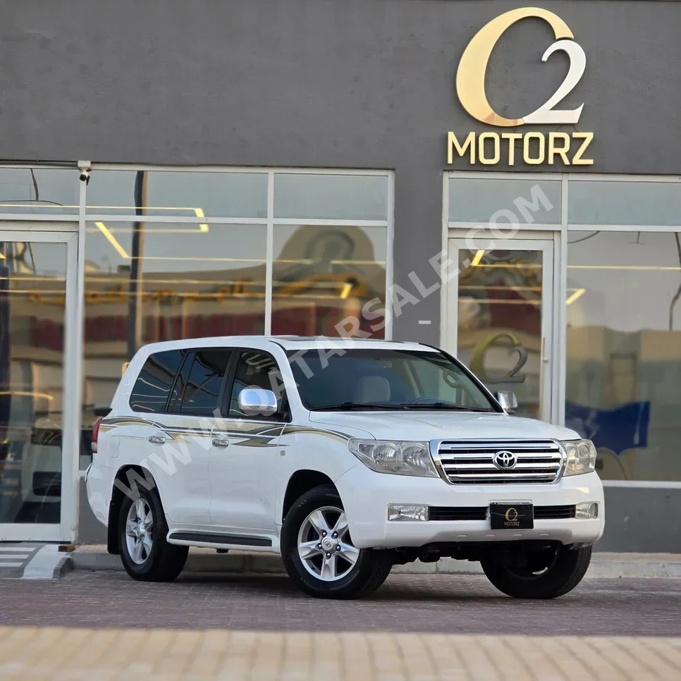Toyota Land Cruiser VXR 2008 Automatic 500,000 Km 8 Cylinder Four Wheel Drive (4WD) SUV White