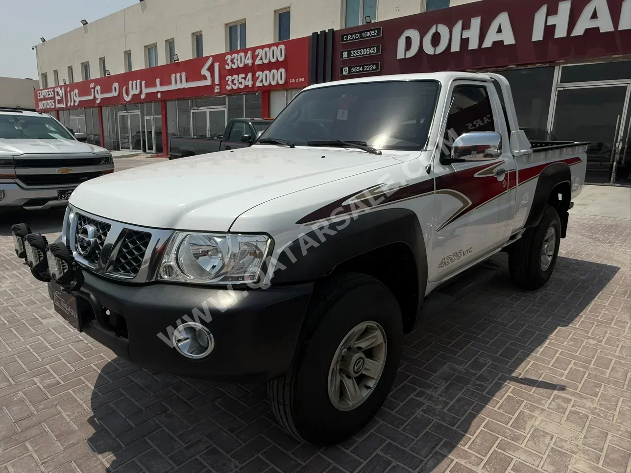 نيسان  بيك أب  2015  اوتوماتيك  189,000 كم  6 سلندر  دفع خلفي  بيكب  أبيض
